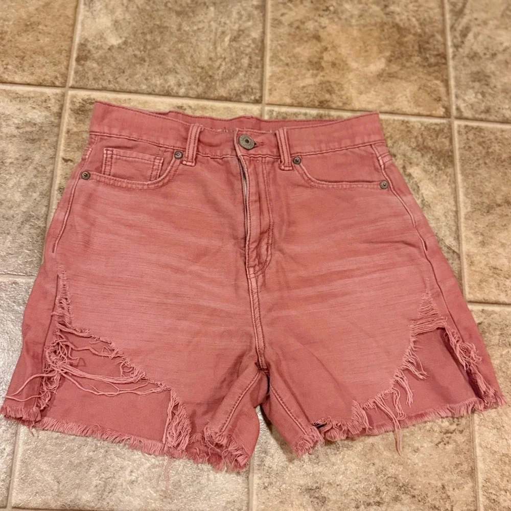 American‎ Eagle Highest Rise Mom Shorts Rose Pink Distressed Denim Womens Size 0